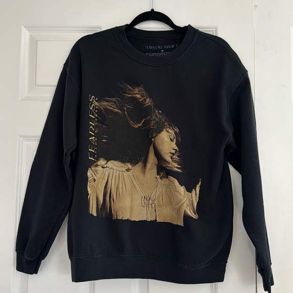 Taylor Swift Fearless Taylor’s Version Album Cover Pullover Size M - Picture 2 of 3